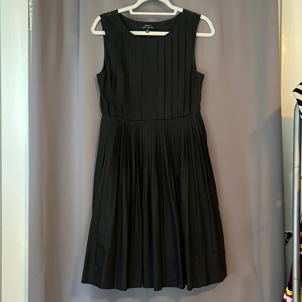 Size 4 Robert Rodriguez Black Sleeveless Pleated MIDI Dress